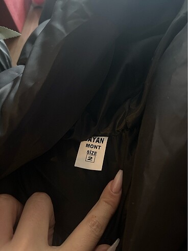 Kadın kapşonlu siyah şişme mont - Görsel 3