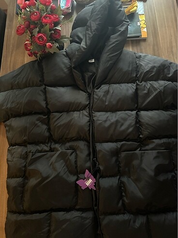 Kadın kapşonlu siyah şişme mont - Görsel 4