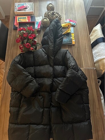 Kadın kapşonlu siyah şişme mont - Görsel 2