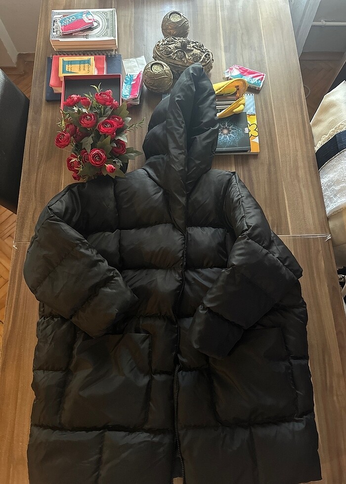 Kadın kapşonlu siyah şişme mont - Görsel 2