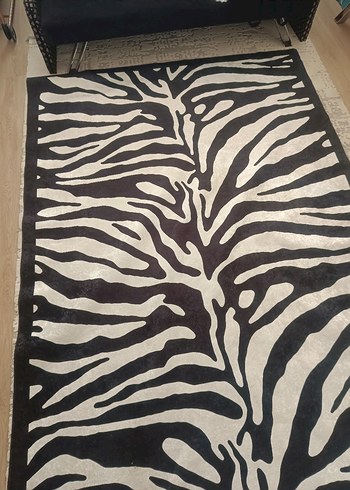 Beden Dijital Baskılı Kaymaz Zebra Desenli Halı