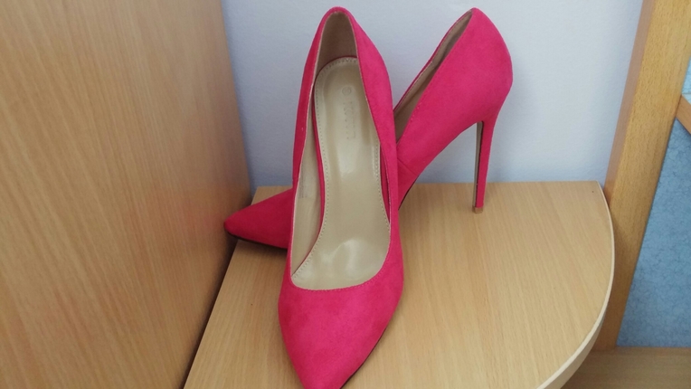 Pembe stiletto ayakkabi