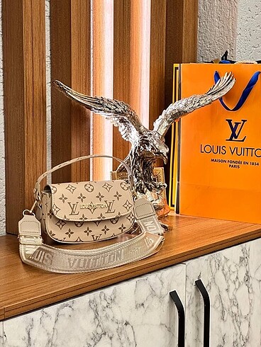 Louis vuitton Krem baget çanta