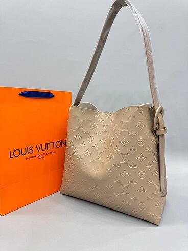 Louis vuitton bej büyük kol çantası