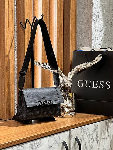 Guess siyah askılı çanta