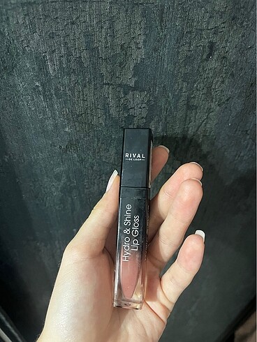 Hydro shine lip gloss rival de loop