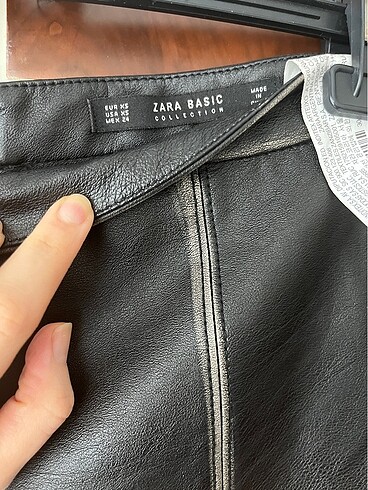 Zara Zara zımbalı deri etek