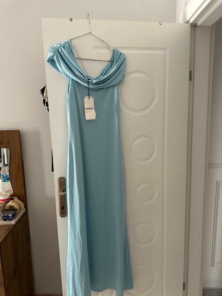 Mavi Uzun Drapeli Kayık Yaka Elbise - Görsel 4