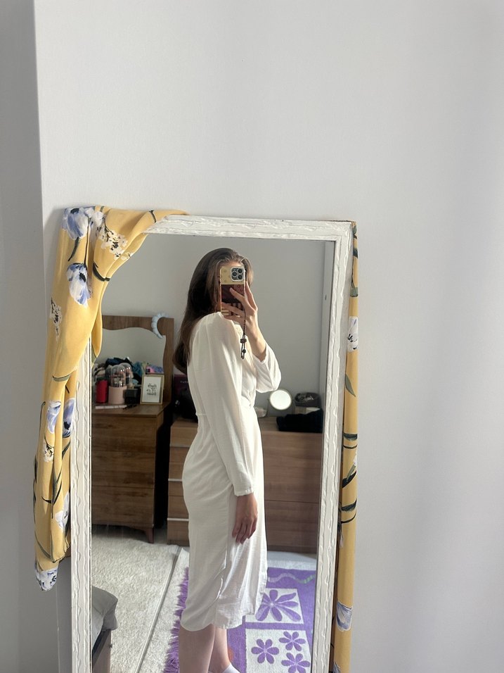 Drapeli V Yaka Beyaz Midi Elbise - Görsel 2