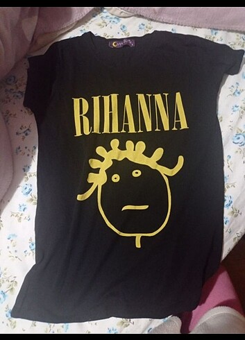 Rihanna t-shirt 
