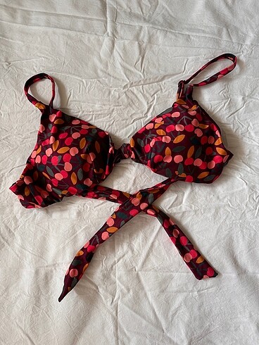 Penti bikini üstü
