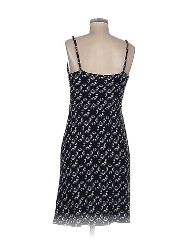 m Beden H&M Kısa Elbise %70 İndirimli.