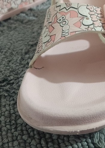 31 Beden Kız Çocuk Baskılı Pembe Tokalı Terlik