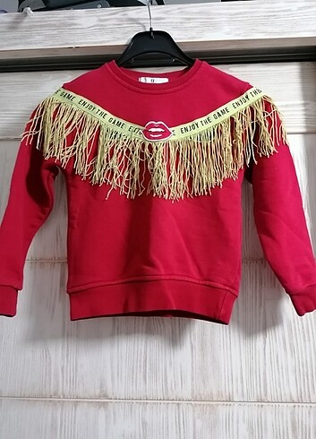 Püsküllü sweatshirts. 