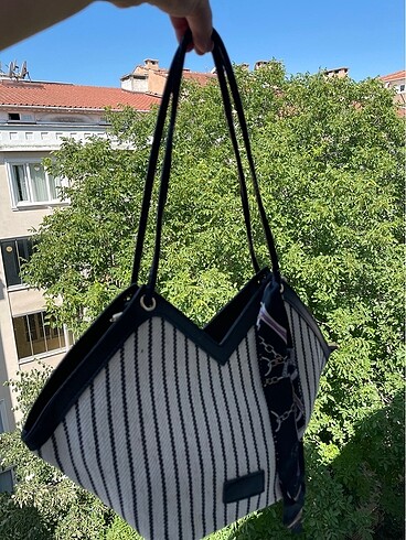 Diğer Fularlı Çizgili Kol Çantası