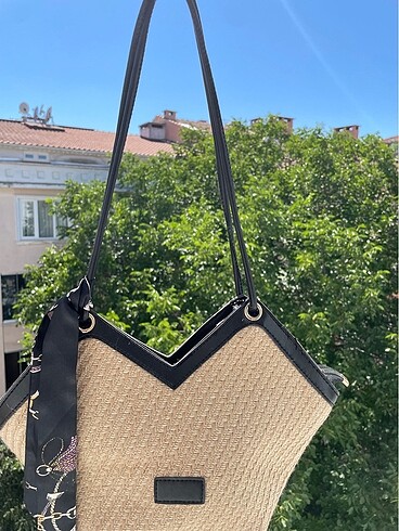 Beden Fularlı Hasır Çanta