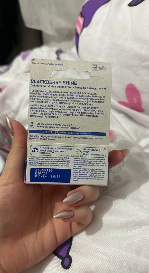 Nivea Siyah Böğürtlen Renkli Dudak Balmı - Görsel 2