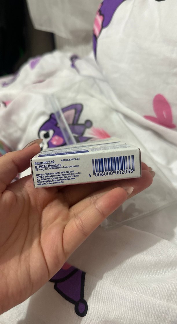 Nivea Siyah Böğürtlen Renkli Dudak Balmı - Görsel 3