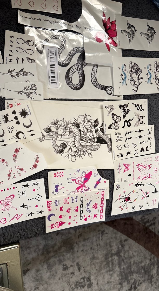 Çeşitli vücut ve parmak dövmeleri - Görsel 4