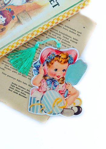 Elinde Ayna Tutan Bebek Kitap Ayracı