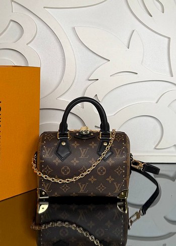  Beden Louis Vuitton Zincir Detaylı Kahverengi Deri Çanta