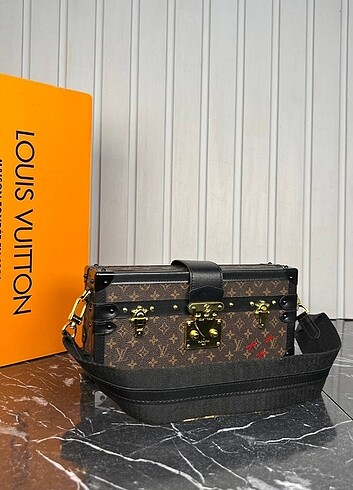 Louis Vuitton Louis Vuitton Petite Malle