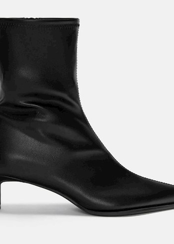 Stradivarius Sivri burun çizme