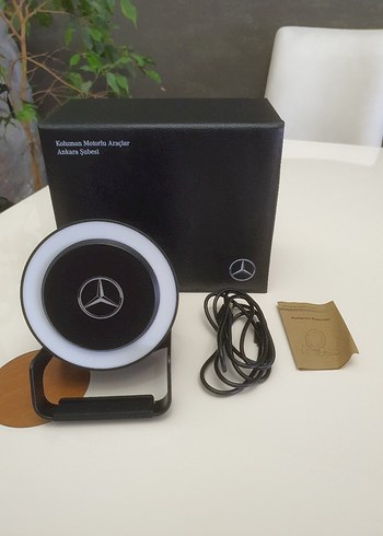 Mercedes hoparlör, kablosuz şarj ve lamba