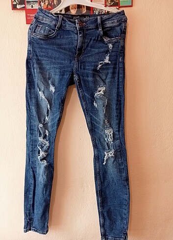 36 Beden Zara Mavi Yırtık Detaylı Jeans
