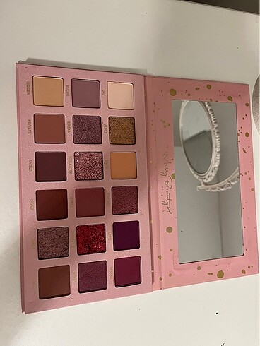 Diğer COCOSH SHE 18 COLOR EYESHADOW PALETTE