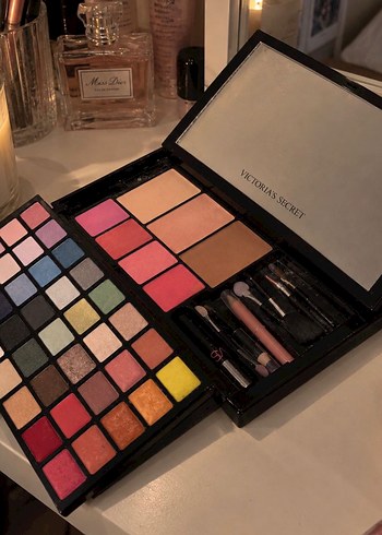 Victoria s Secret Victorias Secret Bombshell Makyaj Seti