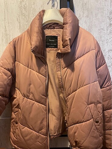Bershka pembe mont