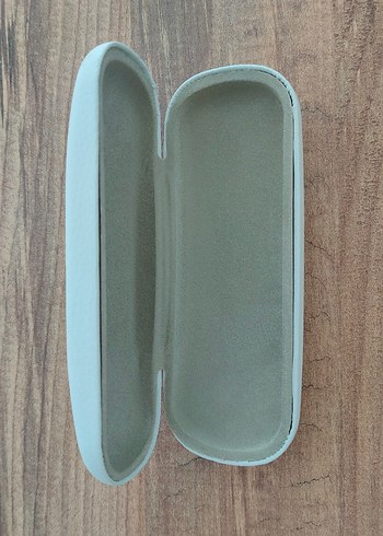 Diğer Minimalist Kadın Gözlük Kutusu