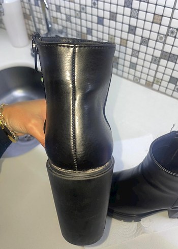 Siyah Deri Kadın Topuklu Bot - Görsel 4