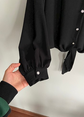 Siyah V Yaka Düğmeli Kadın Bluz - Görsel 3