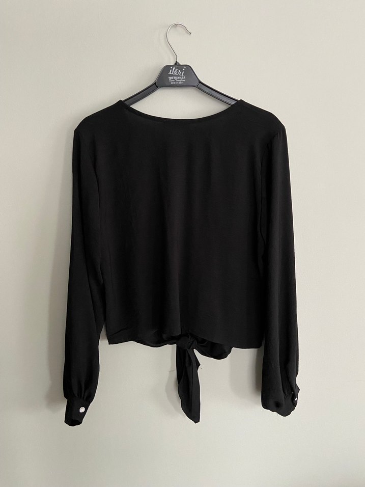 Siyah V Yaka Düğmeli Kadın Bluz - Görsel 2