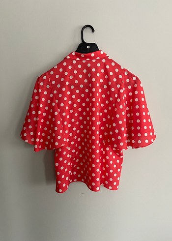 Kısa Kollu Kırmızı Puantiyeli V Yaka Gömlek - Görsel 2