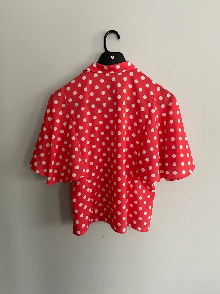 Kısa Kollu Kırmızı Puantiyeli V Yaka Gömlek - Görsel 2