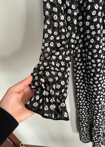 V Yaka Siyah Uzun Kollu Düğmeli Elbise - Görsel 3