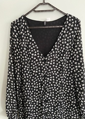 V Yaka Siyah Uzun Kollu Düğmeli Elbise - Görsel 2