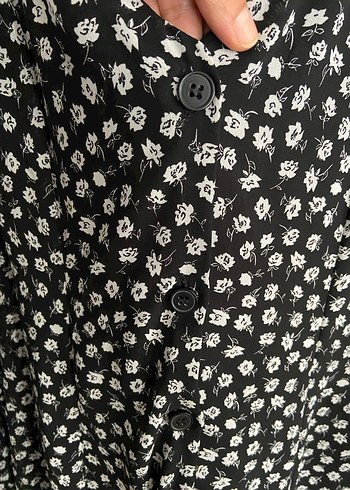 V Yaka Siyah Uzun Kollu Düğmeli Elbise - Görsel 5