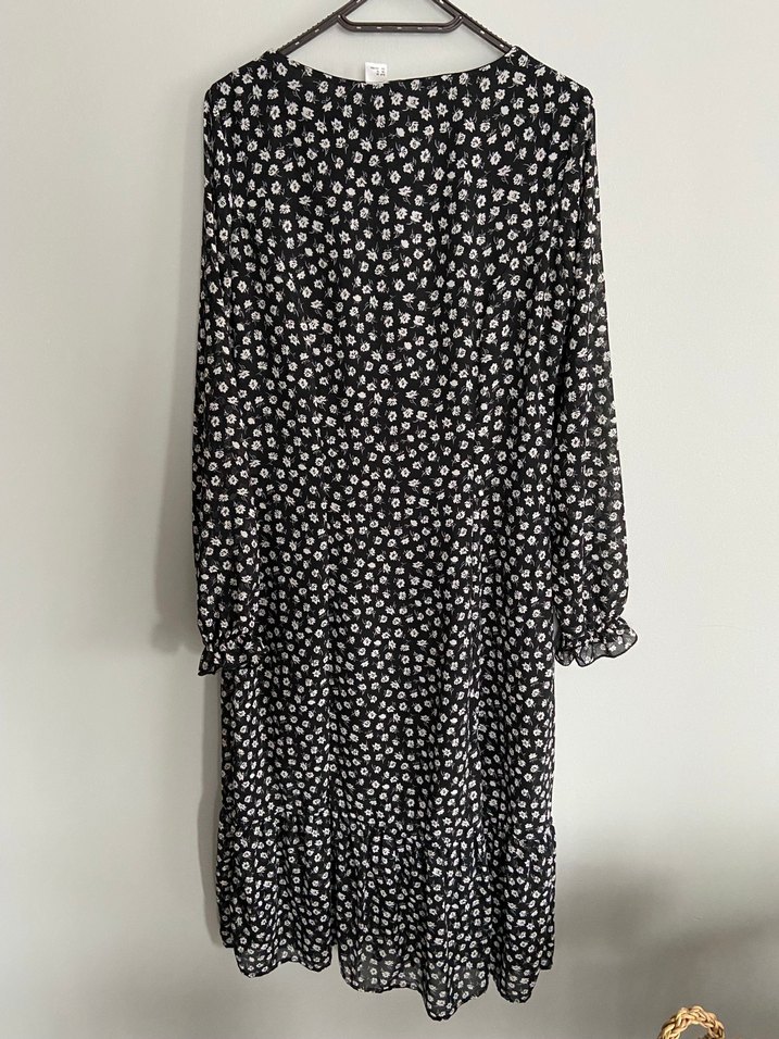 V Yaka Siyah Uzun Kollu Düğmeli Elbise - Görsel 4