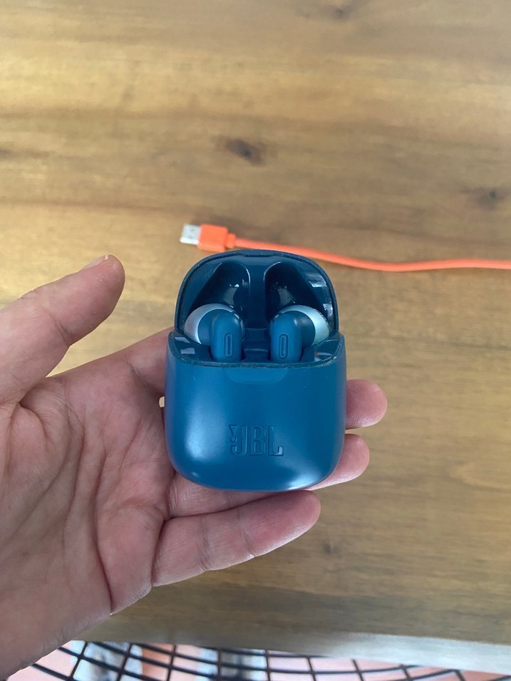 Mavi JBL Kablosuz Kulaklık ve Şarj Kablosu - Görsel 4