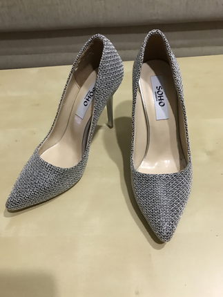 Gümüş stiletto