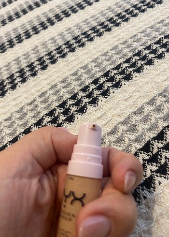 NYX Kapatıcı Serum 04 Beige - Görsel 3