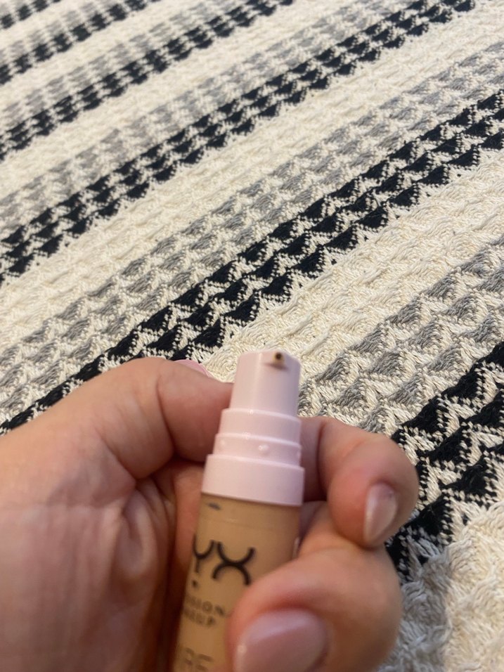 NYX Kapatıcı Serum 04 Beige - Görsel 3