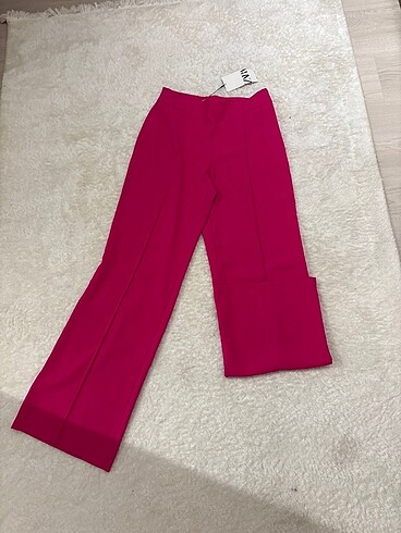 Pembe pantolon