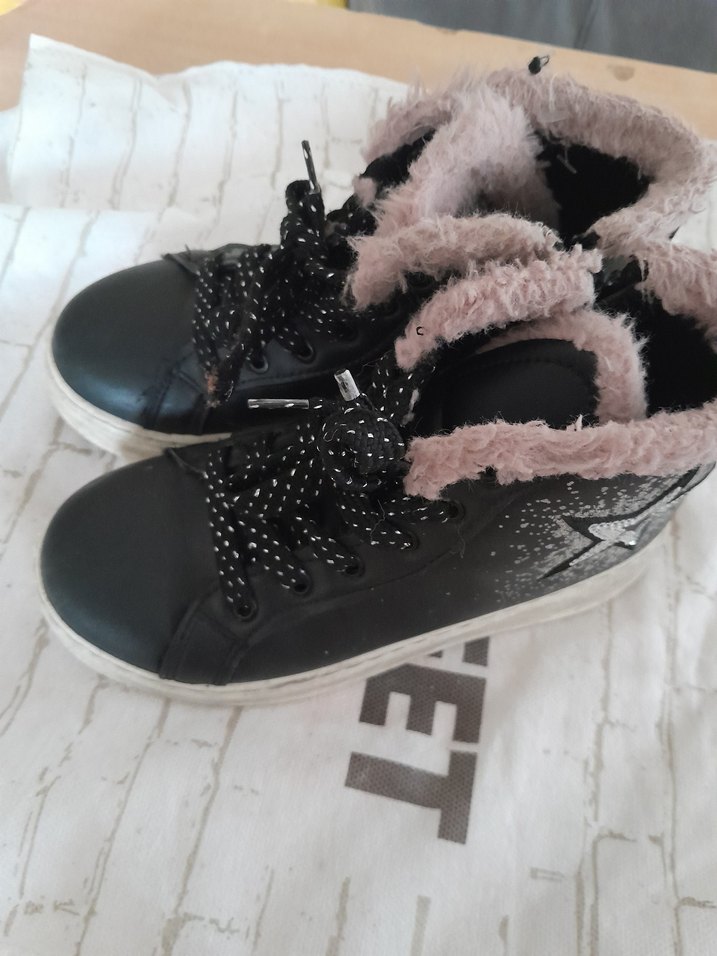 Kız Çocuk Siyah Kürklü Spor Ayakkabı yandan fermuarlı - Görsel 2