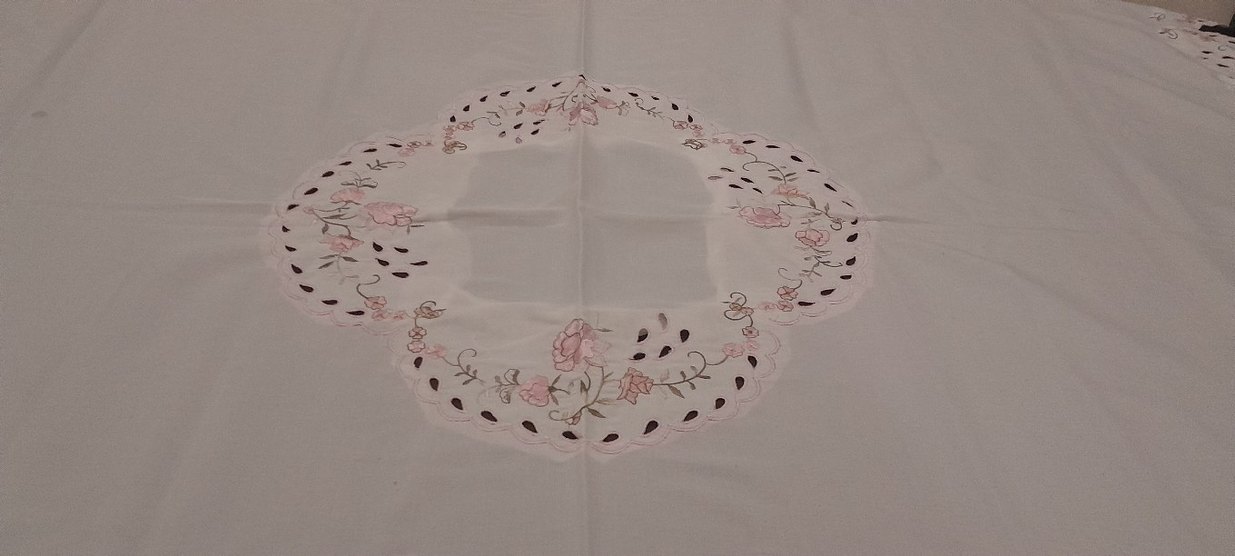 Nakışlı Beyaz Masa Örtüsü - Görsel 2