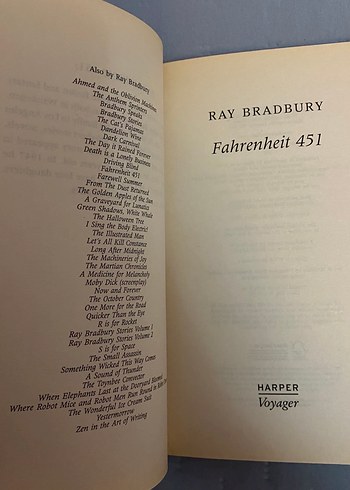 Ray Bradbury - Fahrenheit 451 İngilizce kitap - Görsel 2